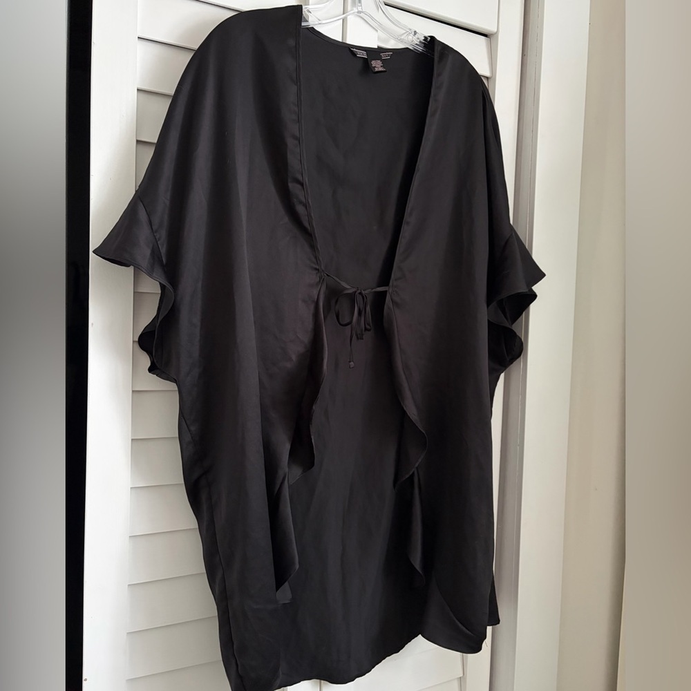 🔸Victoria's Secret Black Satin Kimono